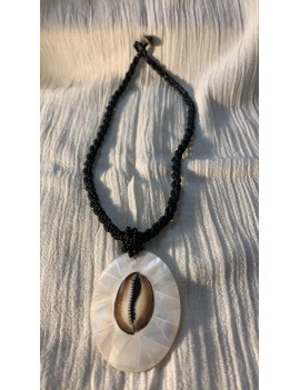 collier en nacre et perles d'onyx noir (indonesie)