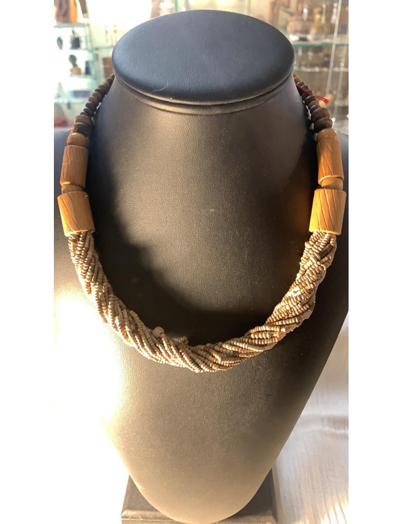 collier torsadé en perles de bois